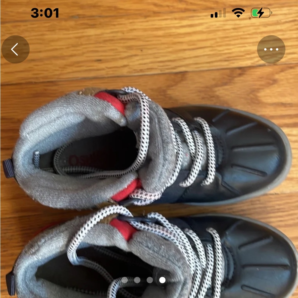 Toddler boy size 10m blue/gray,brown/red barely worn great condition